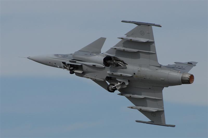 Swedish Gripen take-off.jpg